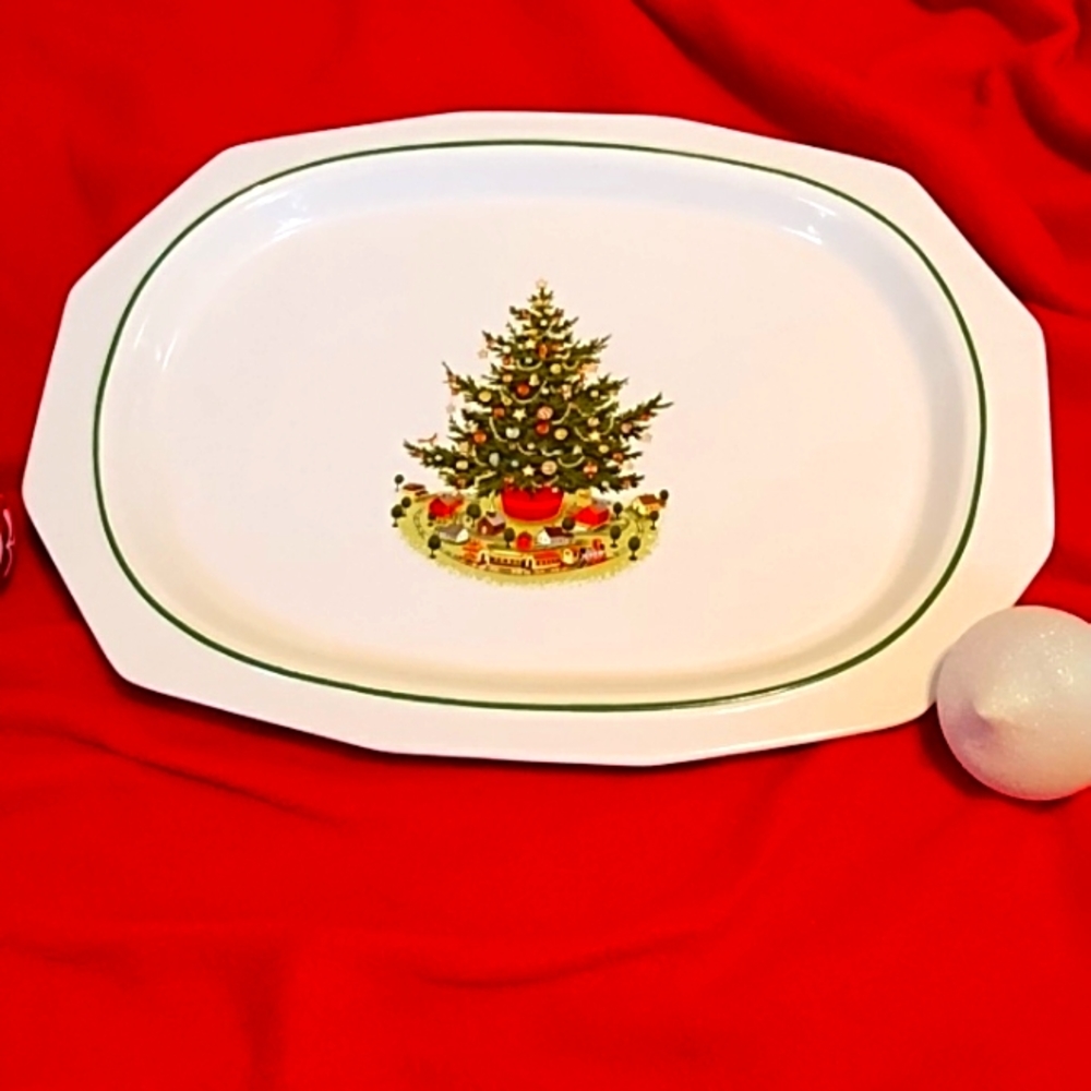 Christmas Heritage Oval platter, 16"